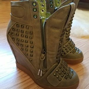 Penny loves Kenny Studded High Top wedge sneaker